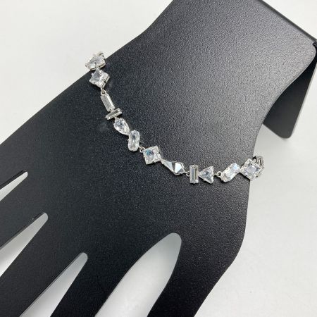  SWAROVSKI スワロフスキー Mesmera ブレスレット 5661529 ホワイト 箱有