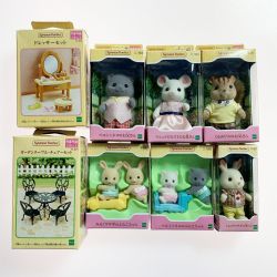 ☆☆   シルバニアファミリー 人形4体（うさぎ・リス・ネコ・ねずみ） 赤ちゃん4体（うさぎ・ねこ） ドレッサー・ガーデンテーブルチェアーセット Bランク