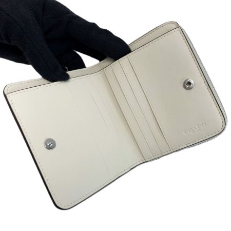  COACH コーチ  ビルフォールド ウォレット・ストロベリー プリント CT908 2つ折り財布