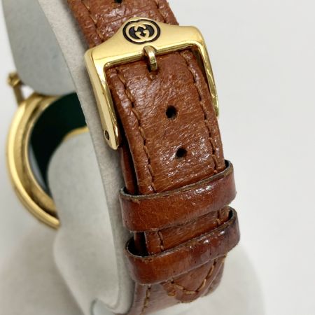  GUCCI グッチ ローマン文字盤 デイト 7200M ホワイト クォーツ メンズ 腕時計