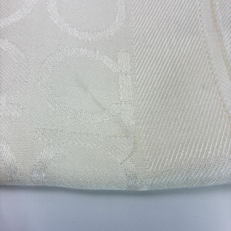 Salvatore Ferragamo サルヴァトーレフェラガモ ストール ガンチーニ総柄 アイボリー シルク70％ ウール30％