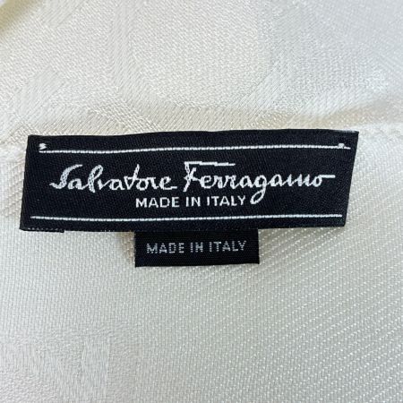 Salvatore Ferragamo サルヴァトーレフェラガモ ストール ガンチーニ総柄 アイボリー シルク70％ ウール30％