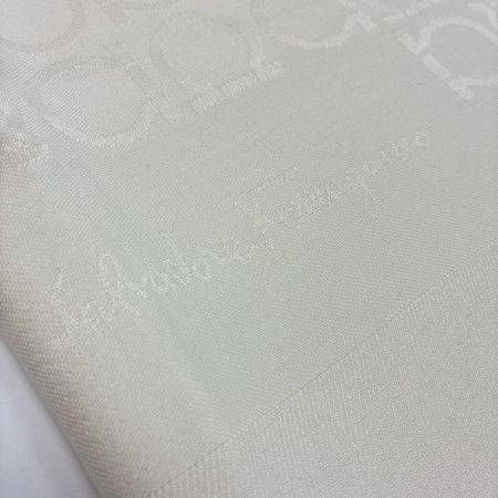 Salvatore Ferragamo サルヴァトーレフェラガモ ストール ガンチーニ総柄 アイボリー シルク70％ ウール30％