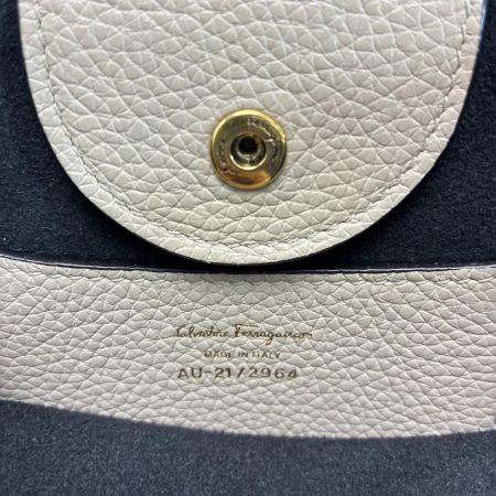 Salvatore Ferragamo サルヴァトーレフェラガモ フィアンマショルダー  EZ-21 ベージュ 袋 ストラップ付
