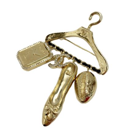  CHANEL シャネル ココマーク ハンガーモチーフ  ゴールド×ブラック ブローチ レディース