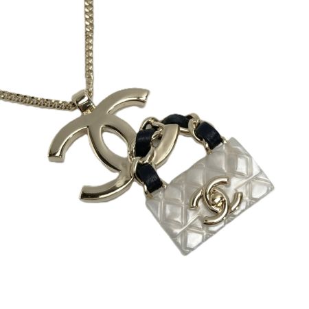  CHANEL シャネル ココマーク マトラッセ バッグモチーフ ネックレス B23C ゴールド×ホワイト GP