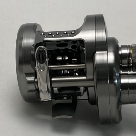  SHIMANO シマノ 17 カルカッタコンクエスト BFS HG-L LEFT 03676 ベイトリール 箱付き