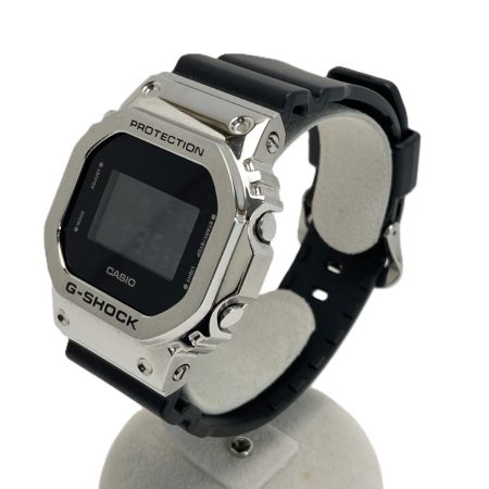  CASIO カシオ G-SHOCK メタルカバード デジタル GM-5600U-1JF クォーツ メンズ 腕時計