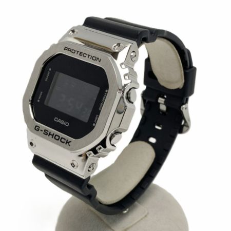  CASIO カシオ G-SHOCK メタルカバード デジタル GM-5600U-1JF クォーツ メンズ 腕時計