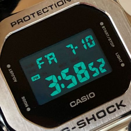  CASIO カシオ G-SHOCK メタルカバード デジタル GM-5600U-1JF クォーツ メンズ 腕時計