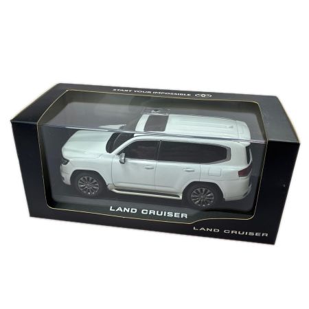 トヨタ ランドクルーザー300 非売品ミニカー プレシャスホワイト 箱・ケース有