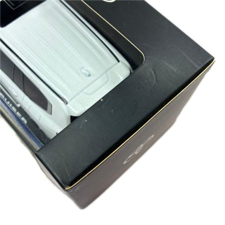 トヨタ ランドクルーザー300 非売品ミニカー プレシャスホワイト 箱・ケース有