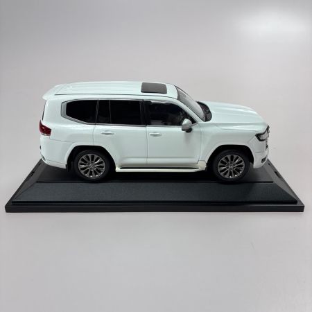 トヨタ ランドクルーザー300 非売品ミニカー プレシャスホワイト 箱・ケース有