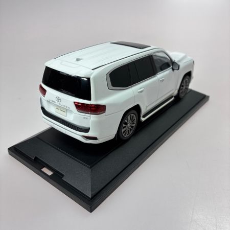 トヨタ ランドクルーザー300 非売品ミニカー プレシャスホワイト 箱・ケース有