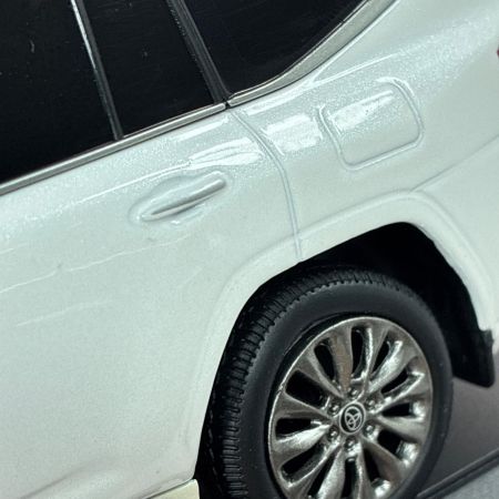 トヨタ ランドクルーザー300 非売品ミニカー プレシャスホワイト 箱・ケース有