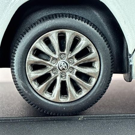 トヨタ ランドクルーザー300 非売品ミニカー プレシャスホワイト 箱・ケース有