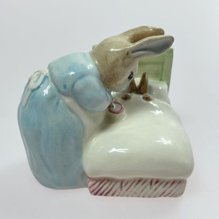 ROYAL ALBERT ピーターラビット －Peter in Bed- ベッドの中のピーター 置物