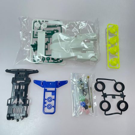   ミニ四駆 フルカウルミニ四駆シリーズ第2弾、スーパー1シャーシを採用した 1/32 ソニックセイバー タミヤ