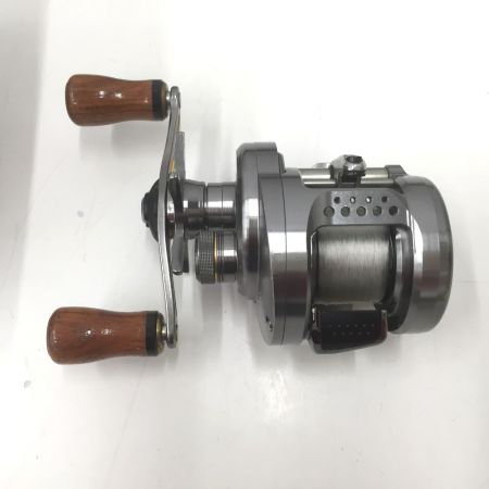  SHIMANO シマノ CALCUTTA CONQUEST  ベイトリール 17ｶﾙｶｯﾀｺﾝｸｴｽﾄBFS HG