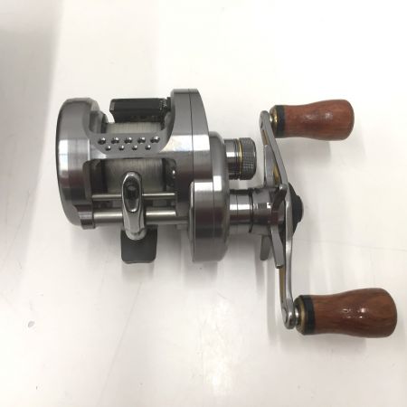  SHIMANO シマノ CALCUTTA CONQUEST  ベイトリール 17ｶﾙｶｯﾀｺﾝｸｴｽﾄBFS HG