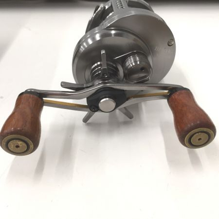  SHIMANO シマノ CALCUTTA CONQUEST  ベイトリール 17ｶﾙｶｯﾀｺﾝｸｴｽﾄBFS HG