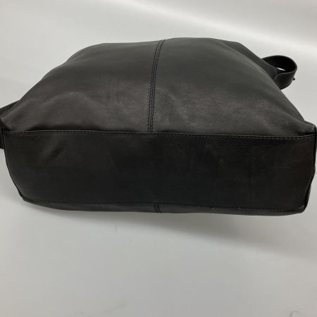  EMPORIO ARMANI エンポリオアルマーニ レザー ショルダーバッグ  ブラック