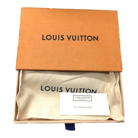  LOUIS VUITTON ルイヴィトン マヒナ ミュルティクレ 4 キーケース M64054 ブラック