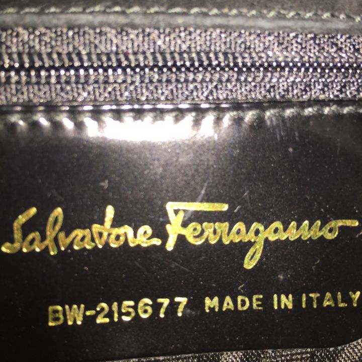 Salvatore Ferragamo サルヴァトーレフェラガモ ヴァラリボン エナメル 2WAYバッグ BW-215677  ブラック｜中古｜なんでもリサイクルビッグバン