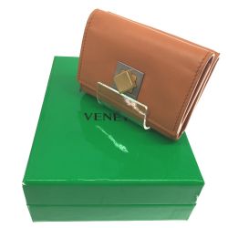△△ BOTTEGA VENETA ボッテガヴェネタ 三つ折り財布 ターンロック 箱・布袋付 629559-VMAU1-7649 キャメル Aランク