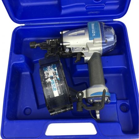 ЗЗ MAKITA マキタ 50mm 常圧 サイディング用エア釘打ち機 ケース付 AN552 ブルー