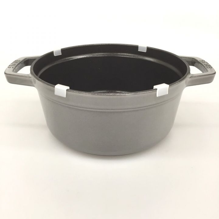 STAUB ストウブ 両手鍋 ピコ・ココット ラウンド 22cm グレー 鋳鉄 ガス/IH両対応｜中古｜なんでもリサイクルビッグバン