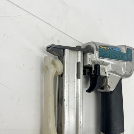  MAKITA マキタ 常圧用エアタッカ 10mm AT1025A シルバー×ブルー 本体のみ