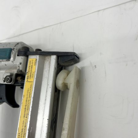  MAKITA マキタ 常圧用エアタッカ 10mm AT1025A シルバー×ブルー 本体のみ