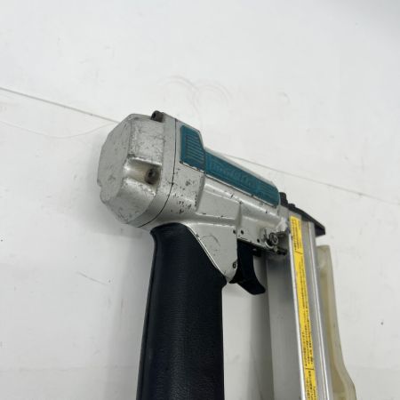  MAKITA マキタ 常圧用エアタッカ 10mm AT1025A シルバー×ブルー 本体のみ