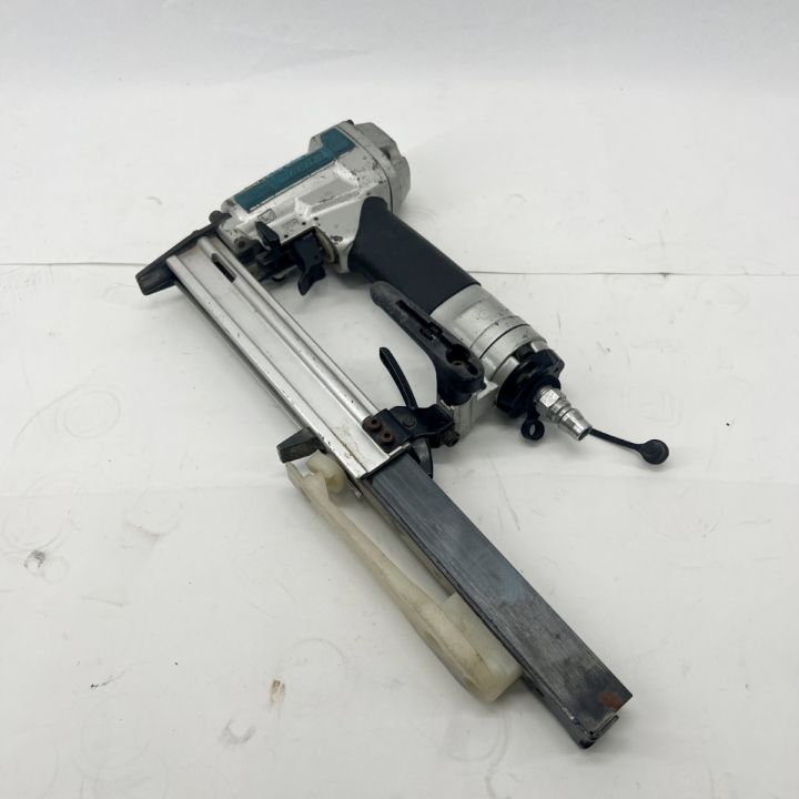 MAKITA マキタ 常圧用エアタッカ 10mm AT1025A シルバー×ブルー 本体