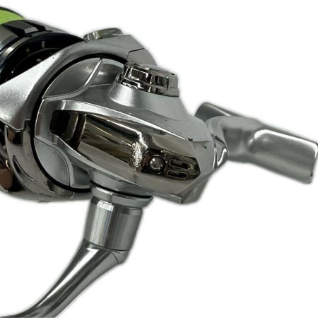  SHIMANO シマノ スピニングリール　19ストラディック 2500SHG キズ有  04017