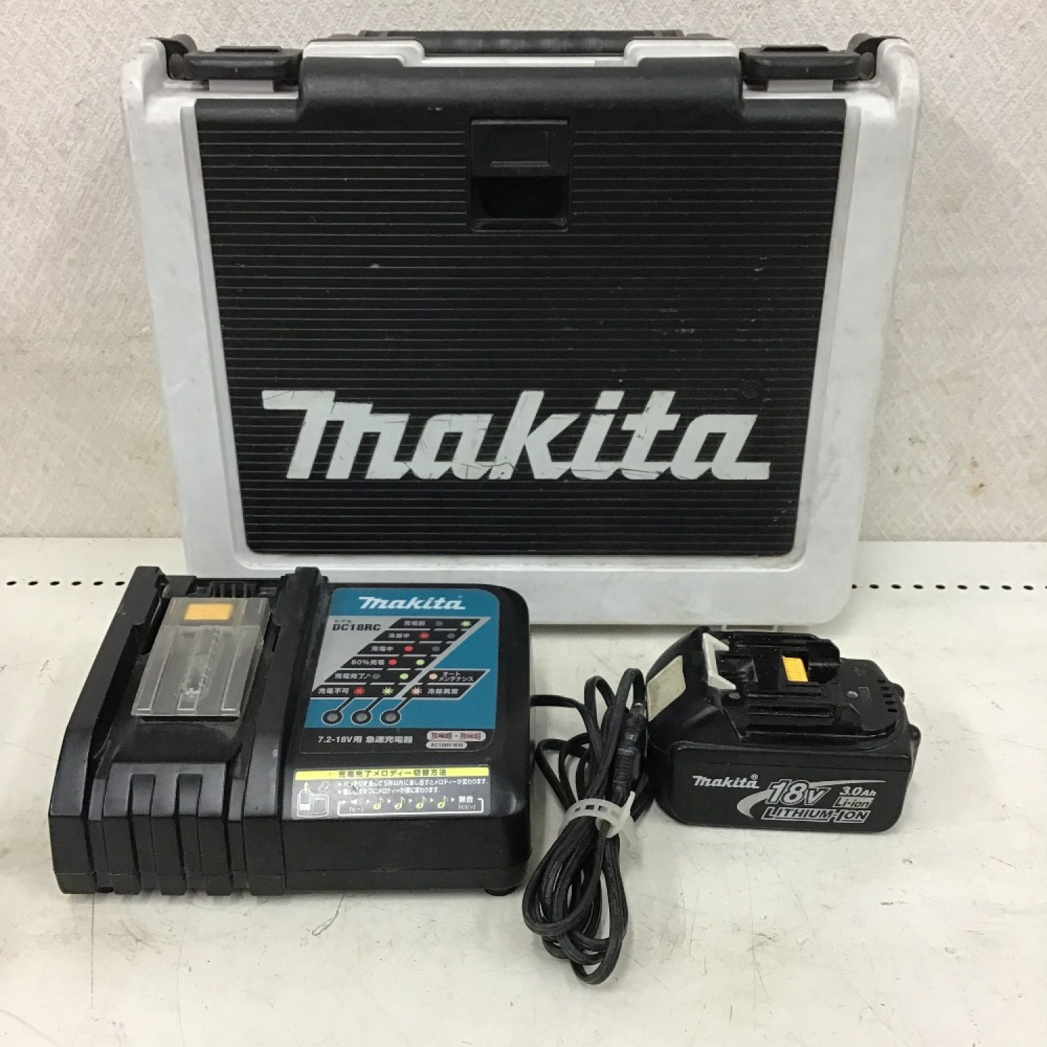 未使用:makita 18V インパクトドライバー TD146D+充電器+ケーススポーツ/アウトドア