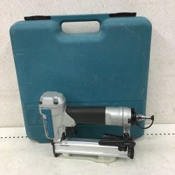 ◇◇ MAKITA マキタ エアタッカ　常圧　４㎜タイプ　ケース付 AT425A Bランク