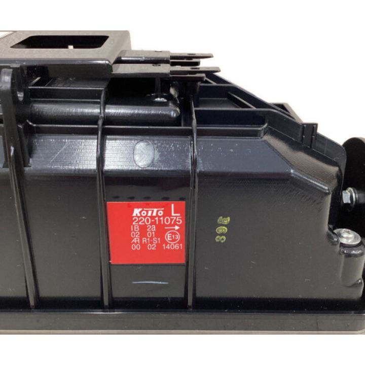 小糸製作所 トラック用 オールLEDリアコンビネーションランプ 3連