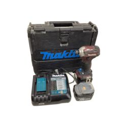 ◇◇ MAKITA マキタ 充電式 インパクトドライバ　充電器・充電池2個・ケース付 TD161D レッド Cランク