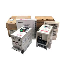 ◇◇ TOSHIBA 東芝 インバーター 2点セット VF-S11 VFS7ES-1004P ホワイト Bランク