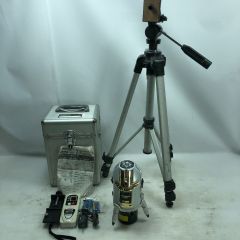  HITACHI 日立 レーザー墨出し器 レーザー機器 三脚・ケース付き コードレス式 UG25MY ホワイト Cランク