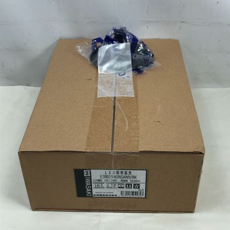  IWASAKI 工具関連用品 小型LED投光器 未使用品(S) 付属品完備 E30015W/NSAN9/BK ブラック