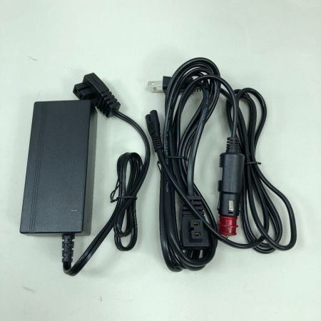  MAKITA マキタ 工具関連用品 バッテリー式保冷温庫 程度A ACアダプター付 コードレス式 40v CW001G オリーブ