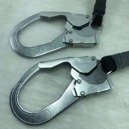  TITAN 工具関連用品 ロック機構付き巻取＋伸縮式ダブルランヤード 程度A 本体のみ HL-MRZW-1.3 ブラック