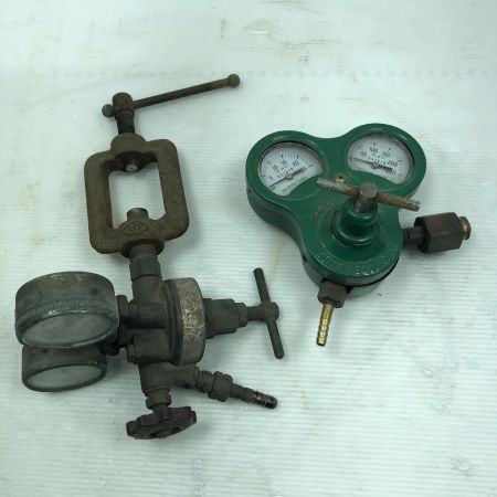   工具関連用品 アセチレン調整器/酸素調整器 ジャンク品(D) レッド×グリーン