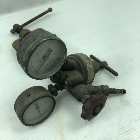   工具関連用品 アセチレン調整器/酸素調整器 ジャンク品(D) レッド×グリーン