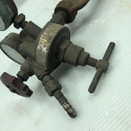   工具関連用品 アセチレン調整器/酸素調整器 ジャンク品(D) レッド×グリーン