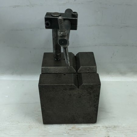   工具関連用品 桝形V溝付きブロック グレー