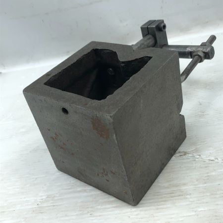   工具関連用品 桝形V溝付きブロック グレー